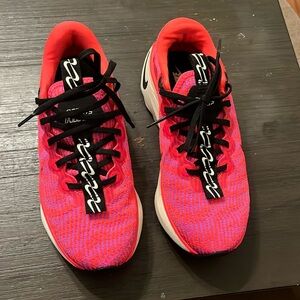 Nike Motiva 8 never worn